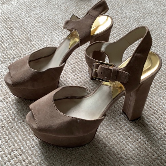 MICHEAL KORS PLATFORM SANDALS - Picture 1 of 2